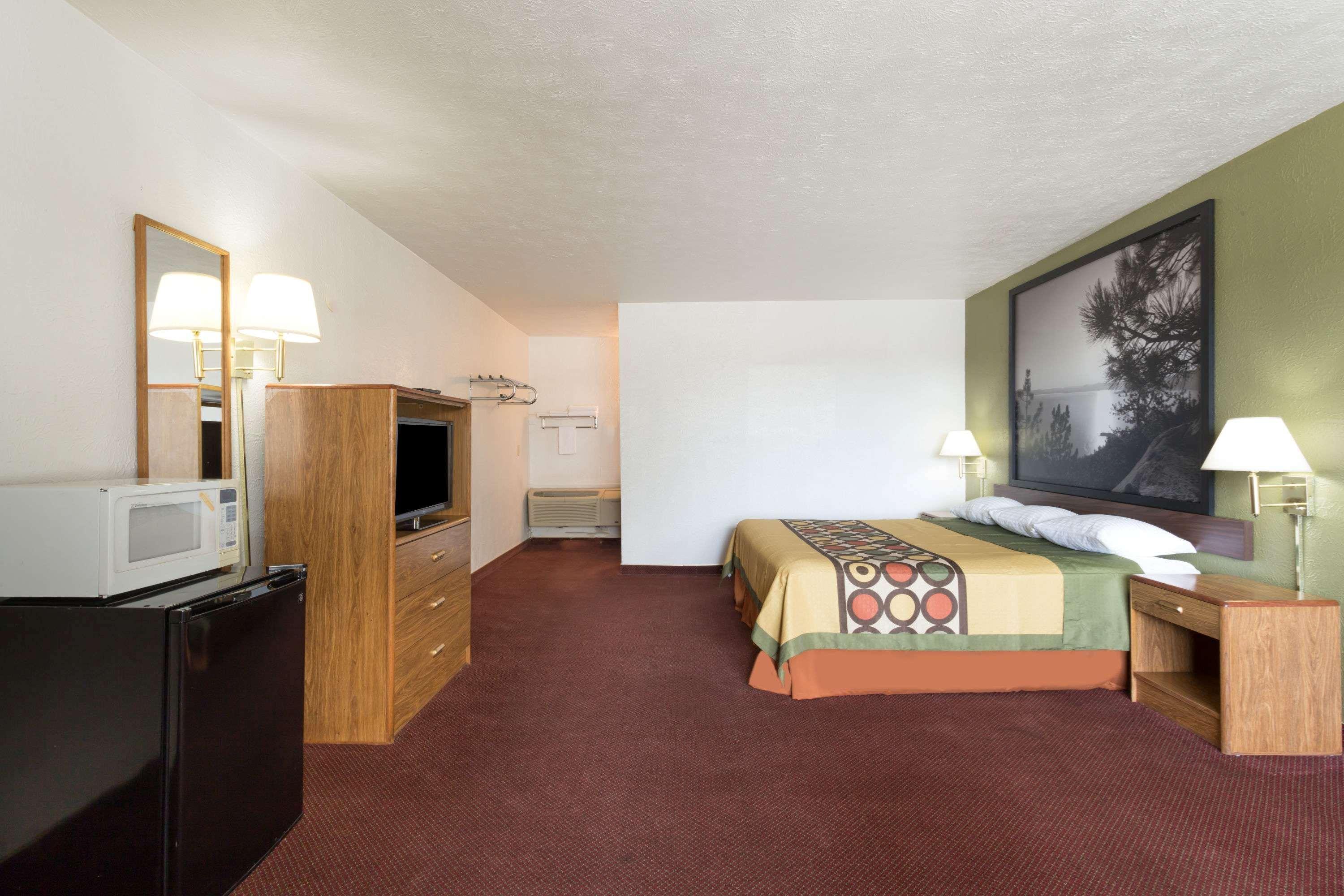 Hotel Super 8 By Wyndham Wells Exterior foto
